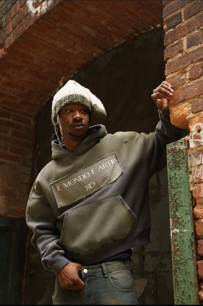 IL Mondo È Arte Distressed Pullover Hoodie