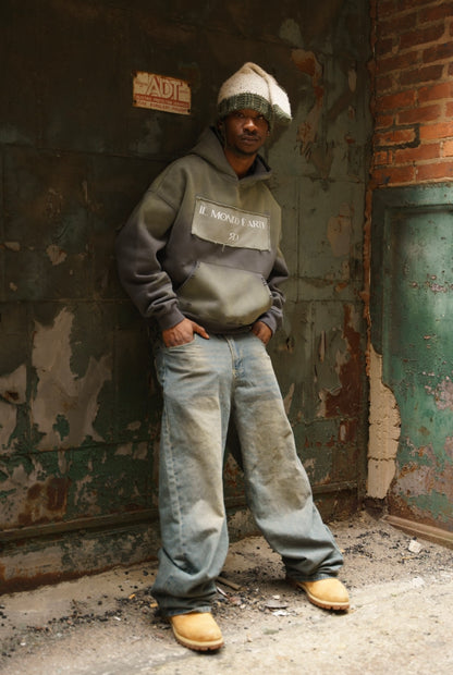 IL Mondo È Arte Distressed Pullover Hoodie